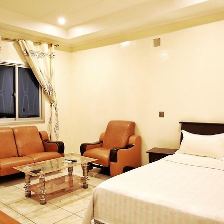Shanghai Hotel NʼDjamena Екстериор снимка