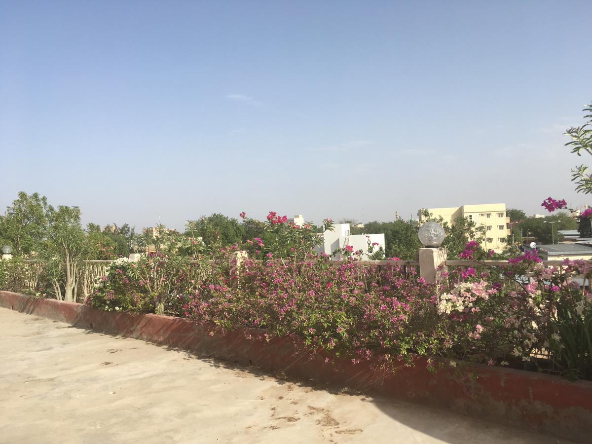 Shanghai Hotel NʼDjamena Екстериор снимка