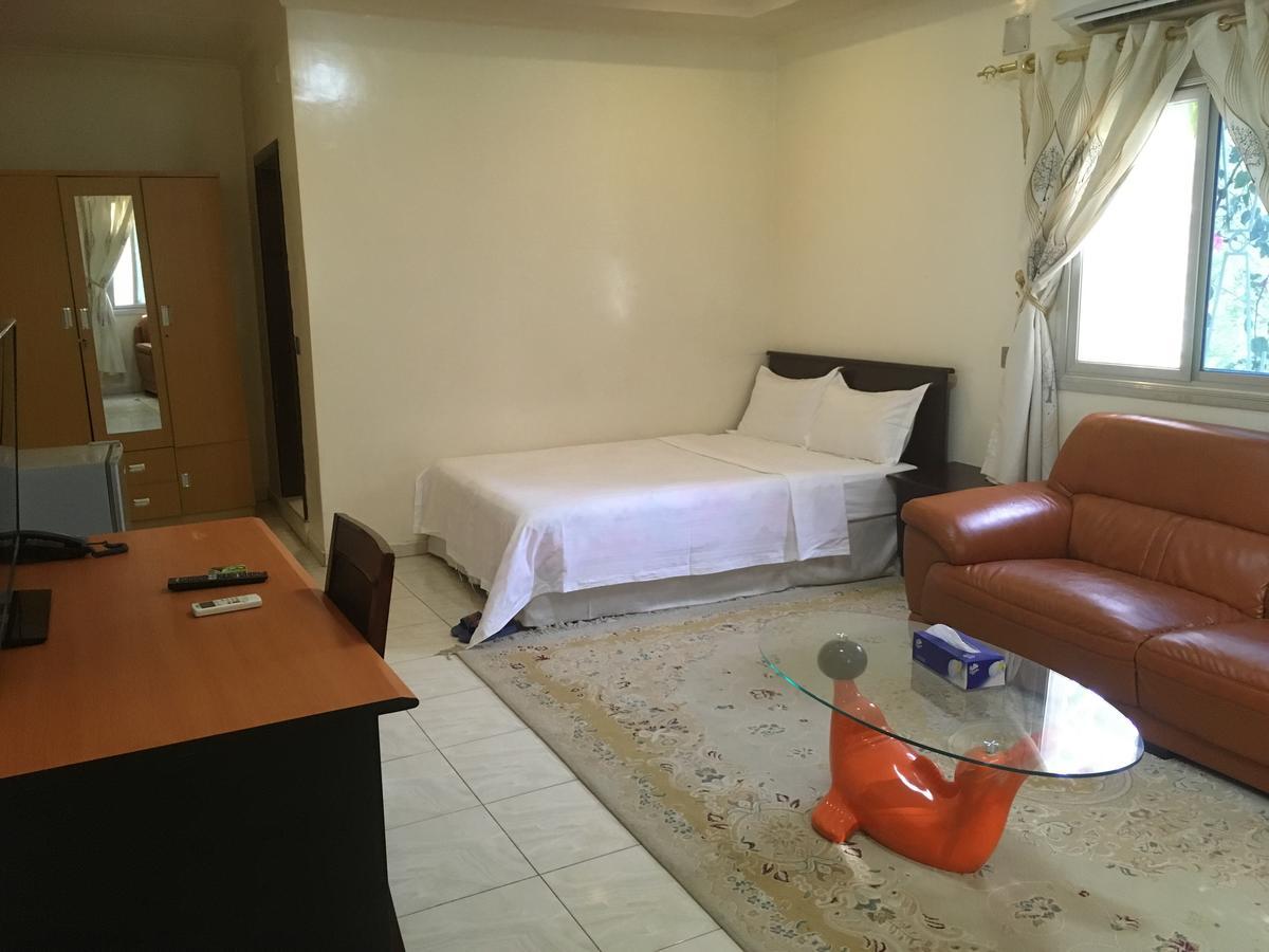 Shanghai Hotel NʼDjamena Екстериор снимка
