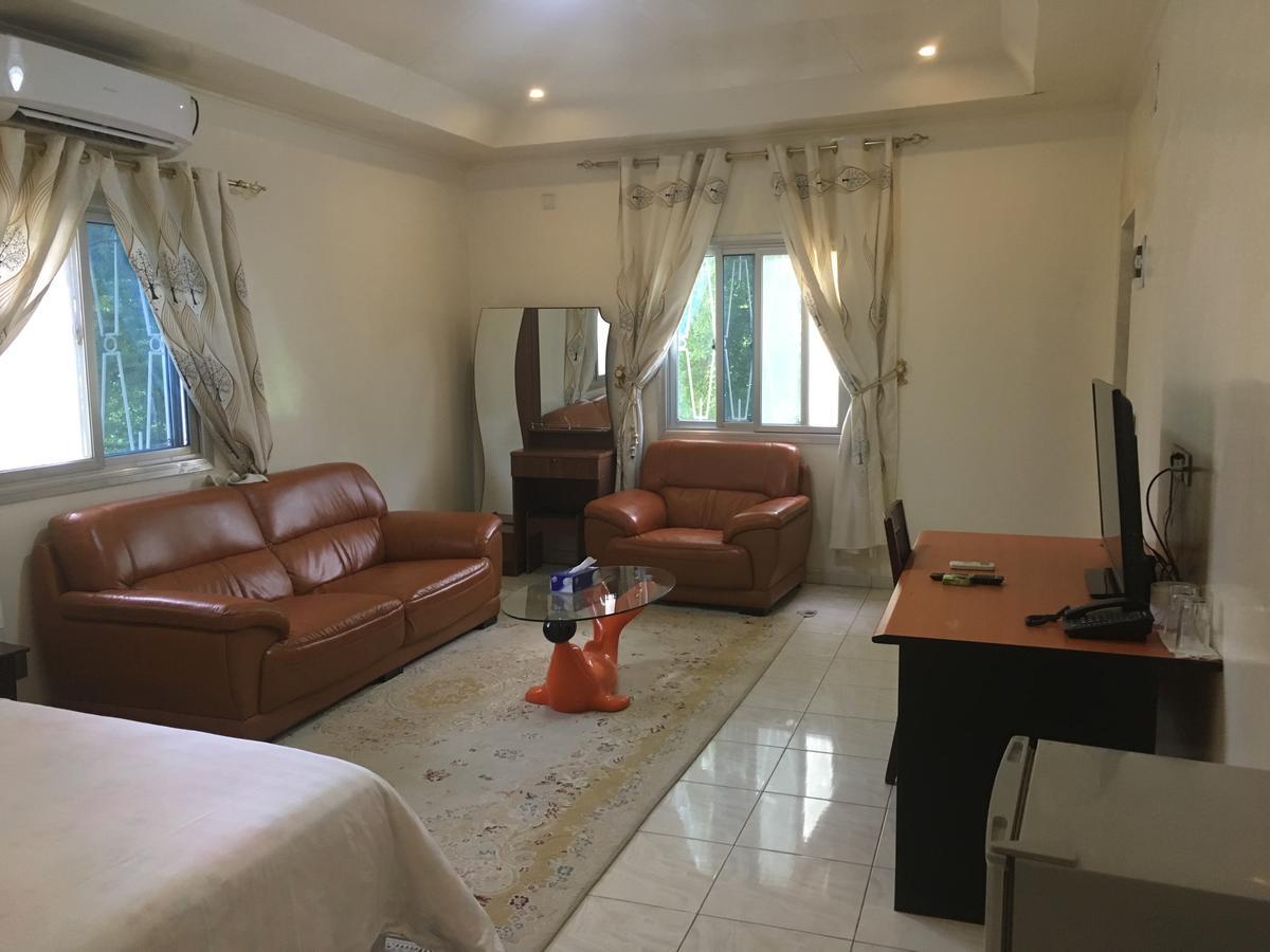 Shanghai Hotel NʼDjamena Екстериор снимка