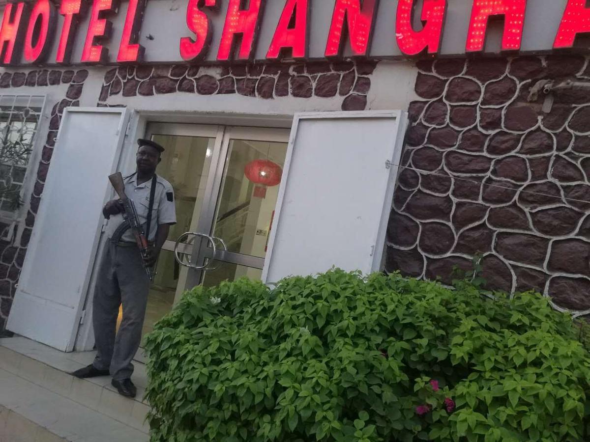 Shanghai Hotel NʼDjamena Екстериор снимка
